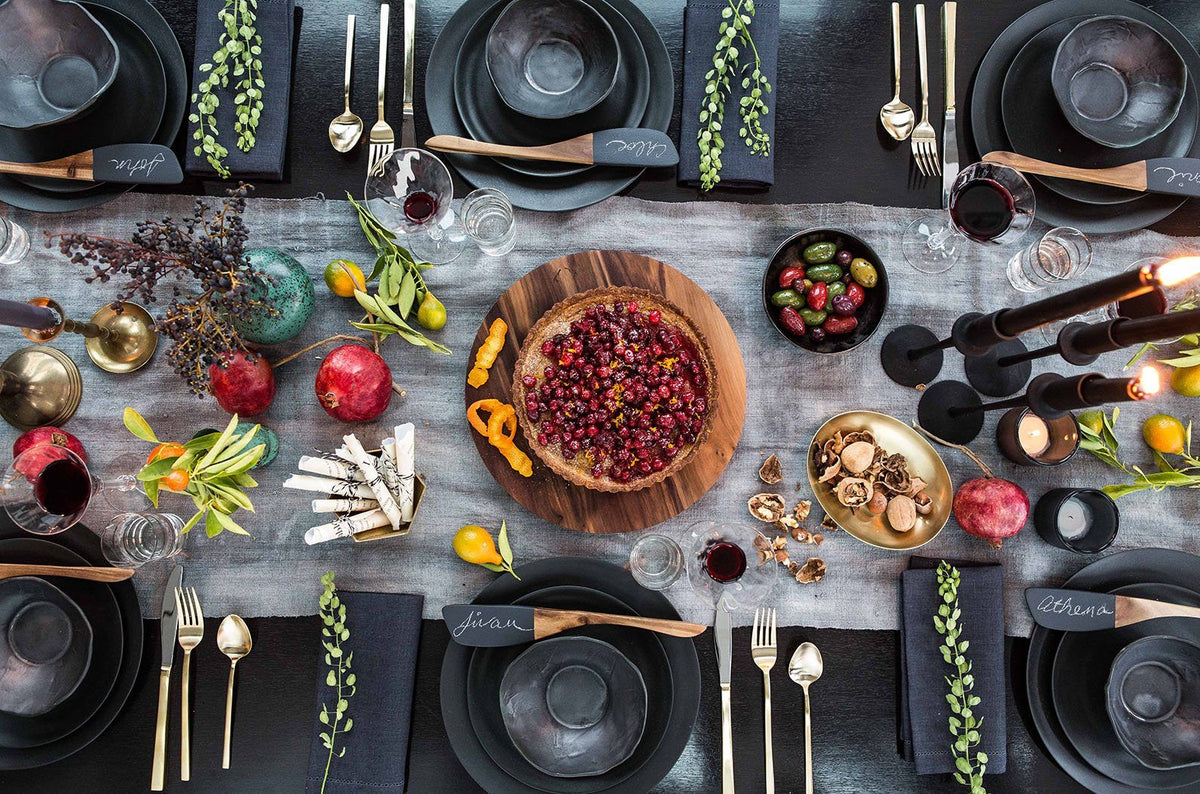 How to properly set up your holiday table